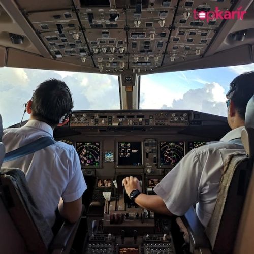 Ini Tugas dan Kisaran Gaji Pilot di Indonesia 2022 | TopKarir.com